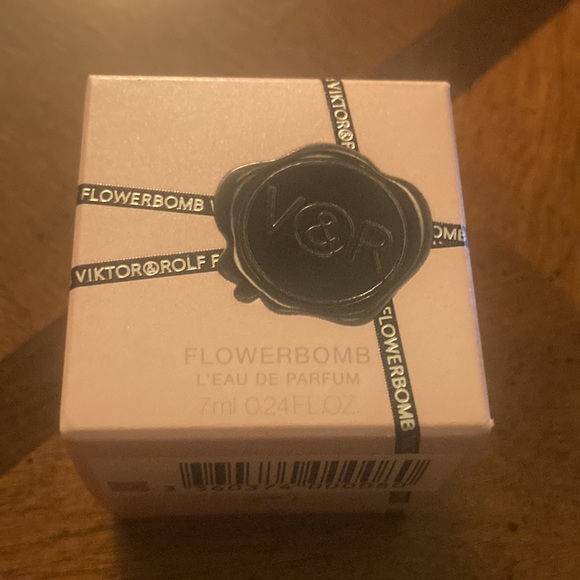 Viktor & Rolf Other - Viktor & Rolf Flowerbomb
